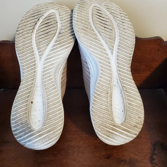 Skechers Light Beige Slip-On Sneakers, Size 9M - Picture 5 of 6